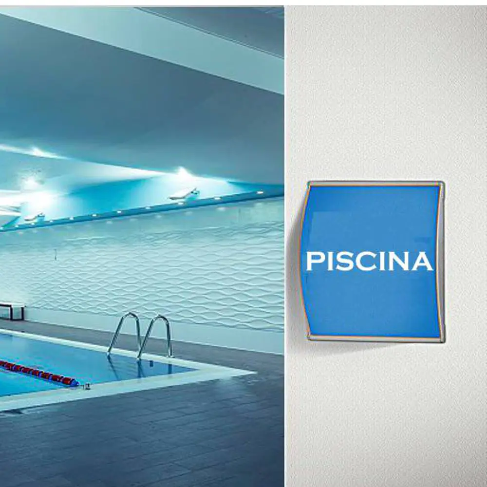 Targa a parete larghezza 10 cm.