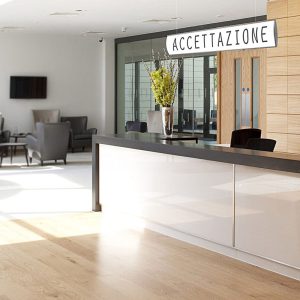 Targa sospesa Bifacciale H 15 cm. - immagine 1