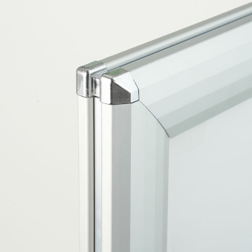 Cornice scatto bifacciale con base zavorrabile e molle anti vento dettaglio angoli