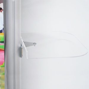 espositore porta banner bandiera bifacciale e 4 ripiani sagomati in plexy trasparente dettaglio