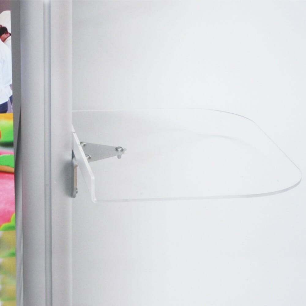 espositore porta banner bandiera bifacciale e 4 ripiani sagomati in plexy trasparente dettaglio