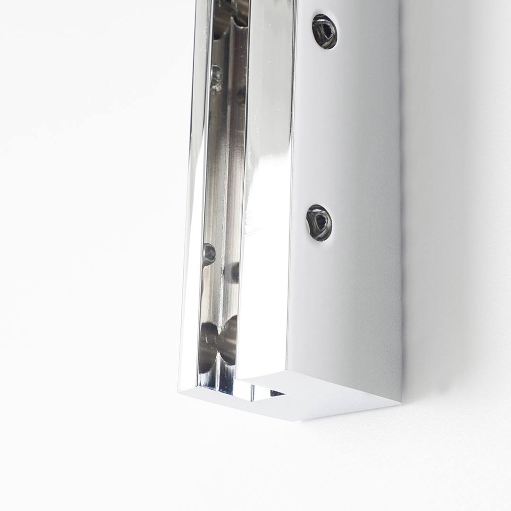 Distanziale sign clamp in alluminio cromato lucido per fissaggio a bandiera di targhe professionali senza fori dettaglio