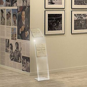 Leggio da pavimento a due tasche formato A4 (21 x 29.7 cm.) con base a L - immagine 2