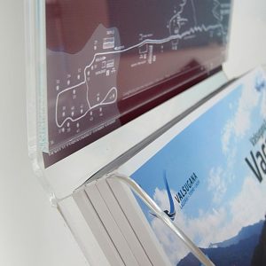 Porta riviste A4 (29.7 x 21 cm.) con montante in alluminio e crowner - immagine 3