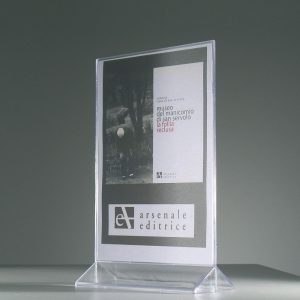 Portavvisi da banco bifacciale A4 verticale con base triangolare - immagine 1