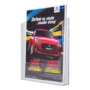 Portadepliant trasparente da parete con 1 tasca A4 fori centrali verticali ambientato