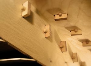 dettaglio espositore legno wood01