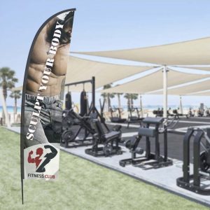 Bandiera pubbicitaria a ala h 3 completa di stampa ambientata