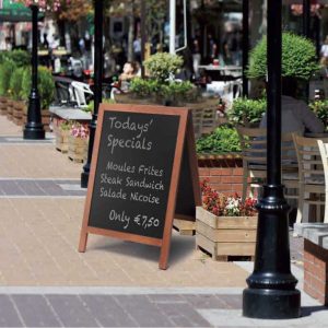 Lavagna a cavalletto bifacciale con cornice in legno FLAT 55x85 finitura in teak - immagine 2