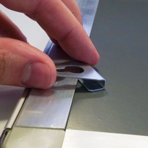 Coppia di ganci in metallo per fissaggio cornici fissaggio 2