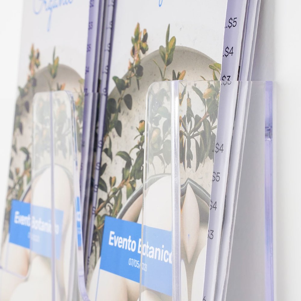 Portadepliant da parete 2 tasche 1 3 di A4 affiancate dettaglio