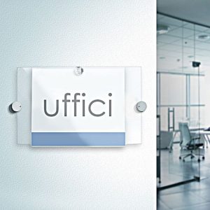 Targa a parete con tasca in PLEXI trasparente per grafica intercambiabile e distanziali perimetrali - immagine 1