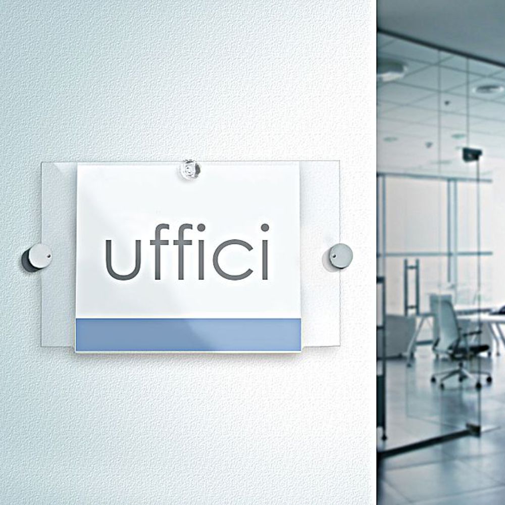 Targa-parete-con-tasca-in-plexi-trasparente-per-grafica-intercambiabile-e-distanziali-perimetrali-clip-di-chiusura