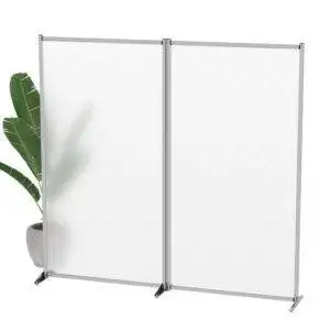 Parete divisoria mobile doppia con pannelli in policarbonato alveolare bianco satinato