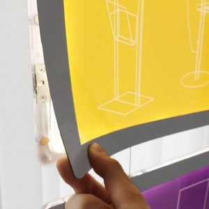 Porta-messaggi con tasche bifacciali illuminate a LED - 8 tasche A4 orizzontale e 1 tasca 70x100 - immagine 4