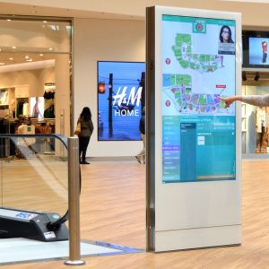 Totem Digital Signage con monitor 65" - immagine 2