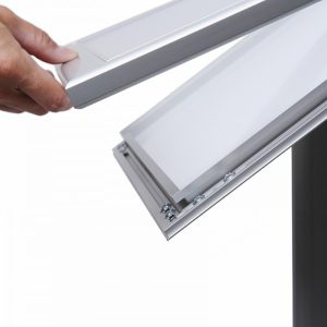 Bacheca autoportante per esterno f.to 2xA4 con illuminazione LED - immagine 4