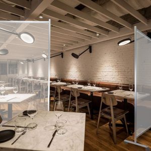 Parete divisoria singola plexi trasparente ambientata