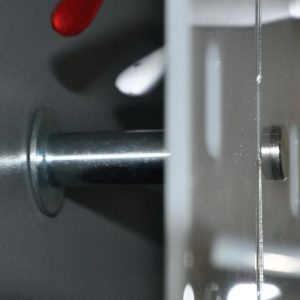 Fissaggio distanziale per espositore da parete satinato per 30 paia di occhiali