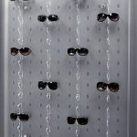 Espositore da parete satinato per 60 paia di occhiali