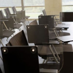 Seat divider with polycarbonate panel - Image 7