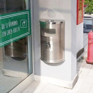 Posacenere semi circolare da parete con cestino - immagine 4