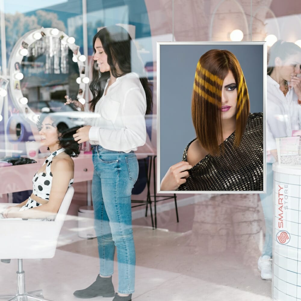 Cornice a scatto da vetrina