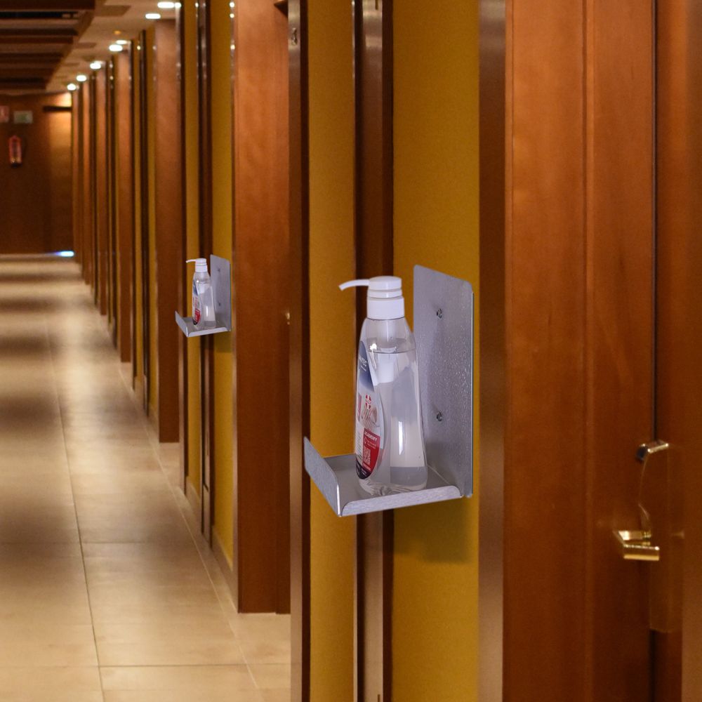 Espositore in alluminio porta dispenser disinfettante sapone da parete ambientato
