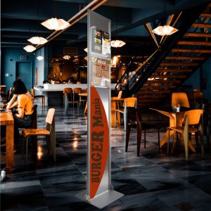 Espositore pubblicitario da terra con 2 tasche portadepliant A4 con divisorio 1 3 A4 dibond cromix personalizzato ambientato