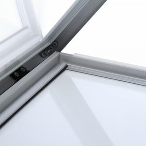 Bacheca certificata con illuminazione led per esterni porta poster 70x100 e 100x140 dettaglio 3