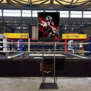 Cornice a scatto autoportante 50x70 interamente nera monofacciale bifacciale angolo vivo ambientato