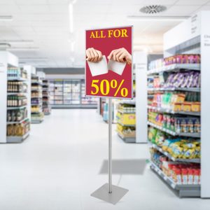 Cornice a scatto autoportante 50x70 monofacciale bifacciale verticale angolo vivo tondo con un montante ambientata