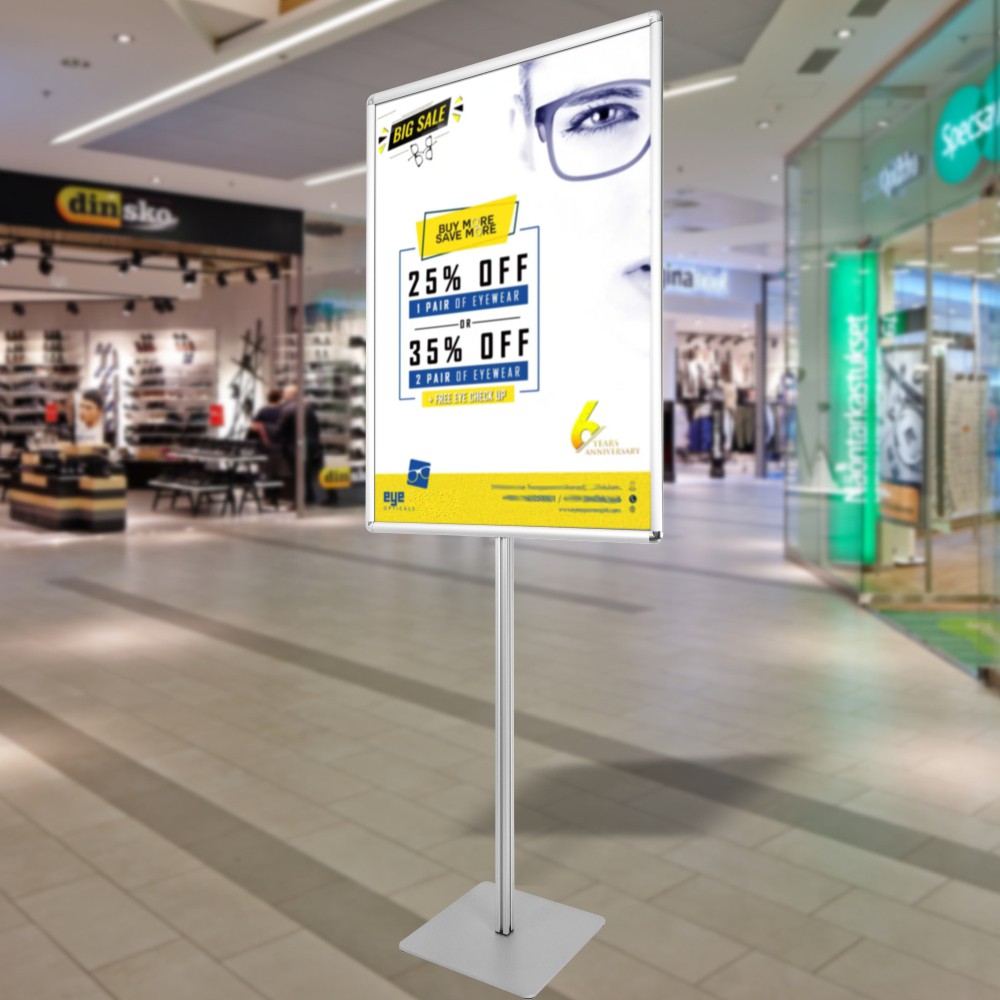 Cornice a scatto autoportante 70x100 monofacciale bifacciale verticale angolo vivo tondo con un montante ambientato