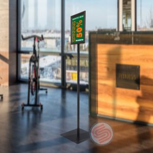 Cornice a scatto autoportante A4 interamente nera monofacciale bifacciale verticale orizzontale angolo vivo ambientata