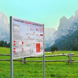 Pannelli informativi bifacciali da esterno ambientato