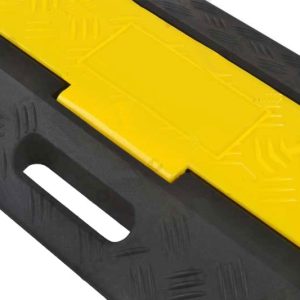 Dosso passacavi due canali dettaglio maniglia