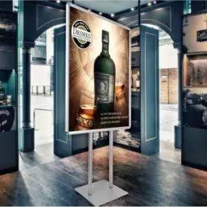 Espositore con cornice a scatto