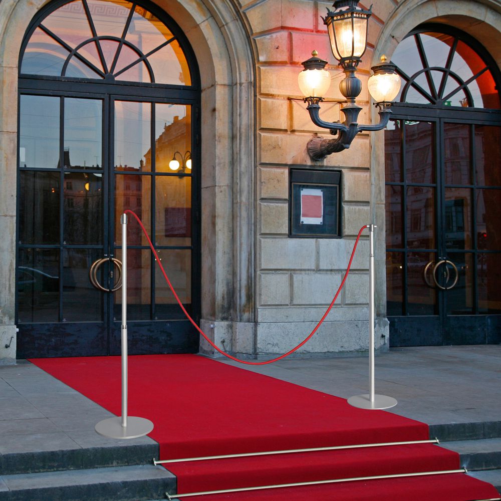 Colonnina segnapercorso telescopica con base statica ambientata 2