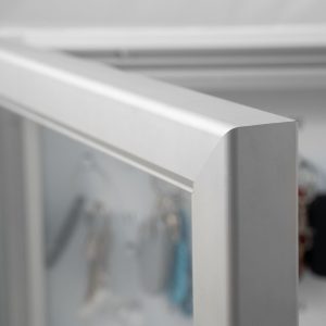 Bacheca da interno porta chiavi con ganci numerati fondo magnetico apertura a libro dettaglio 2