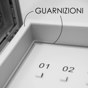 Bacheca da interno porta chiavi con ganci numerati fondo magnetico apertura a libro dettaglio 3