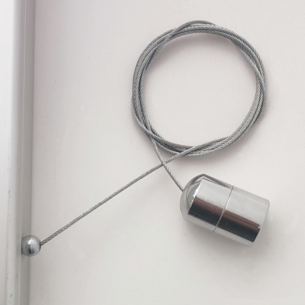 Cornice a scatto 50x70 da vetrina con illuminazione LED dettaglio attacco a soffitto