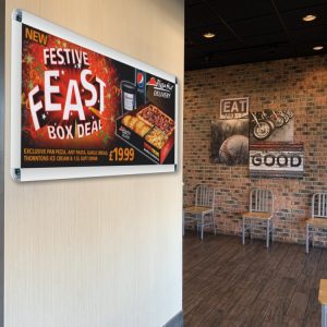 Cornice a scatto rettangolare base 30 cm frame 25 angolo tondo angolo vivo 30x70 30x100 ambientata