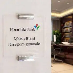 Targhe in acrilico trasparente senza fori per distanziali disponibile in vari formati 3