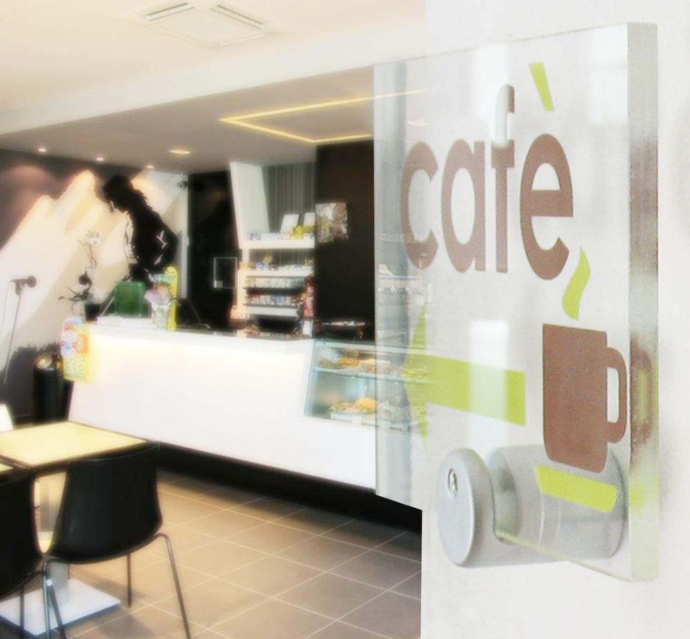 Targhe in acrilico trasparente senza fori per distanziali disponibile in vari formati 4