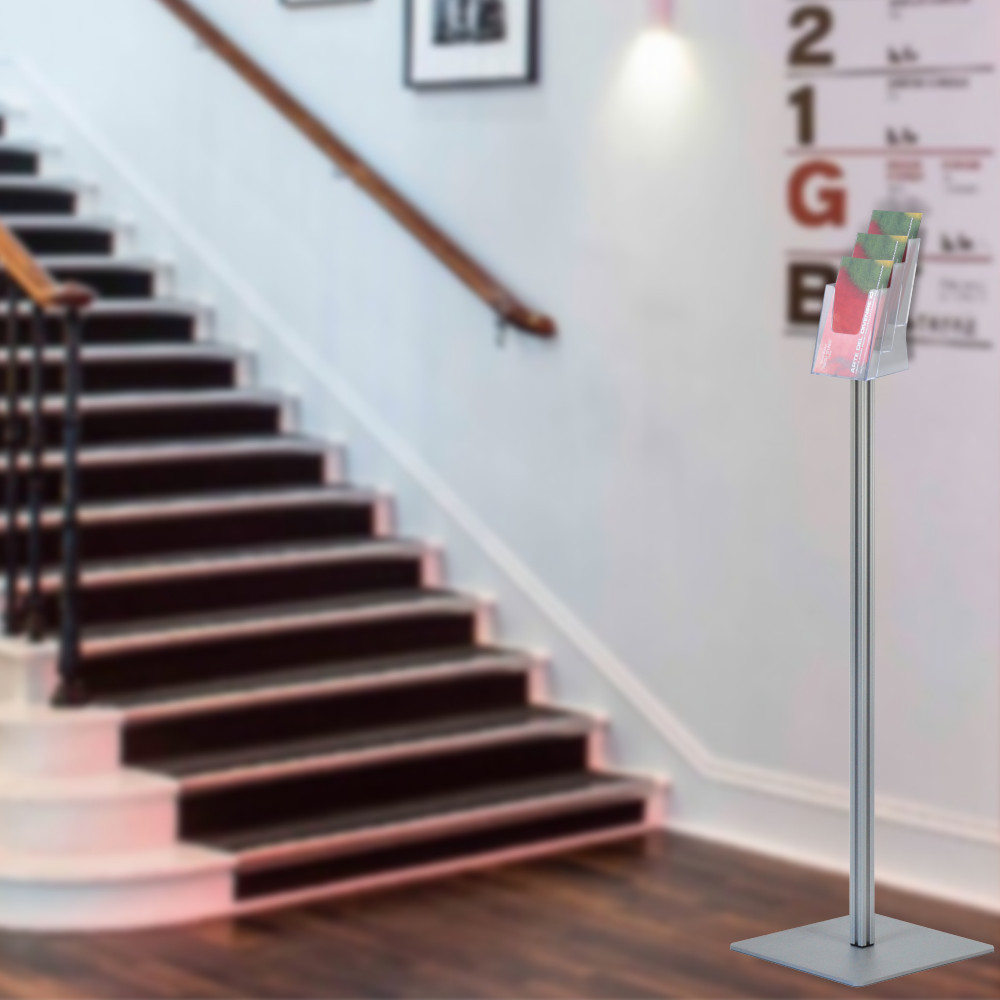 Portadepliant a piantana 3 tasche 1 3 A4 serie quadra ambientato