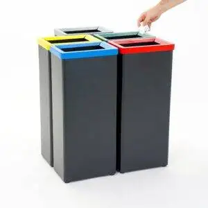 Cestino modulare per la raccolta differenziata con coperchi colorati