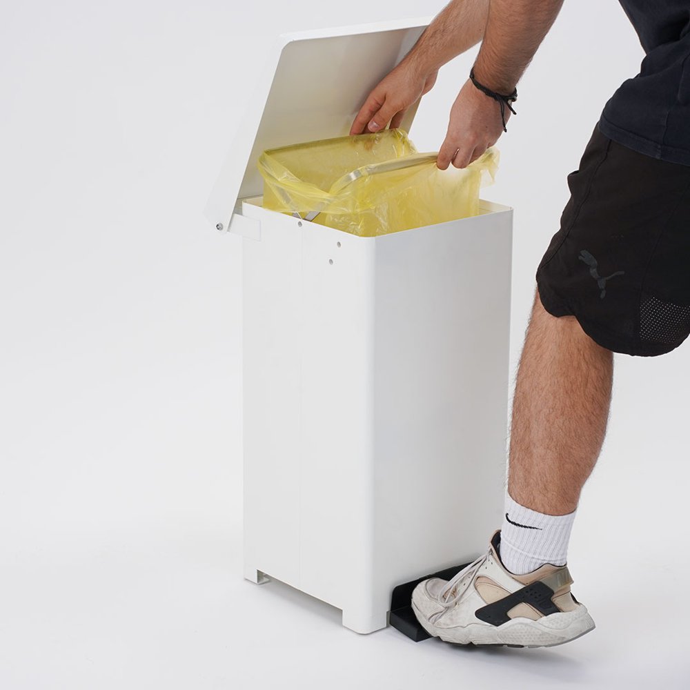 Pattumiera haccp con pedale dettaglio apertura per cambio sacchetto