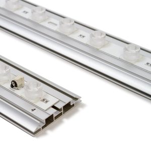 Totem luminoso a LED completo di stampa su tessuto dettaglio profili illuminati